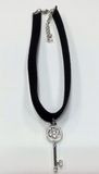 Fashion Jewelry Choker with Good Finish Key Charm with Rhinestones