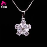 Fashion Flower Shape Pendant with Gemstone